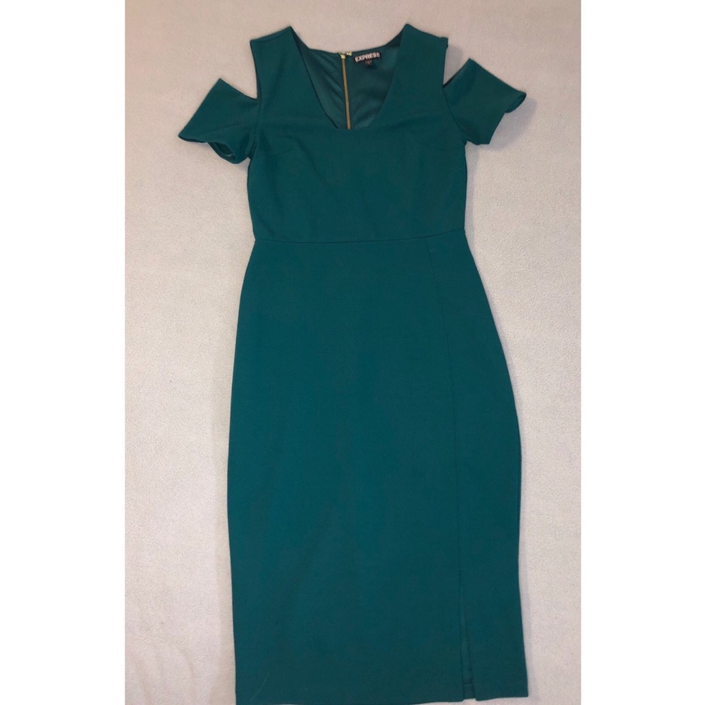 👗Green knee length party dress